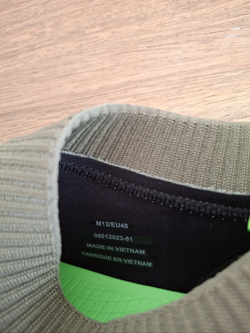 (New) OOFOS – Oomg Eezee Knit Cushioned Recovery Shoes (Black/Green) – Men's 12